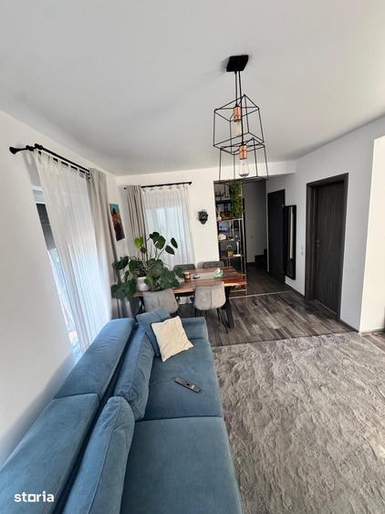 Casă cu 4 camere cu Teren 100 Mp în Central