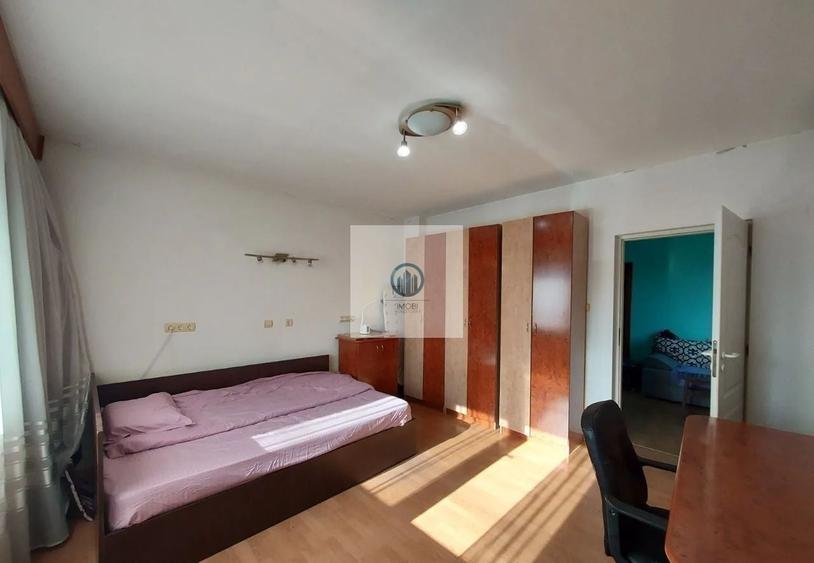 Casă individuală cu 6 camere cu Canalizare în Ultracentral