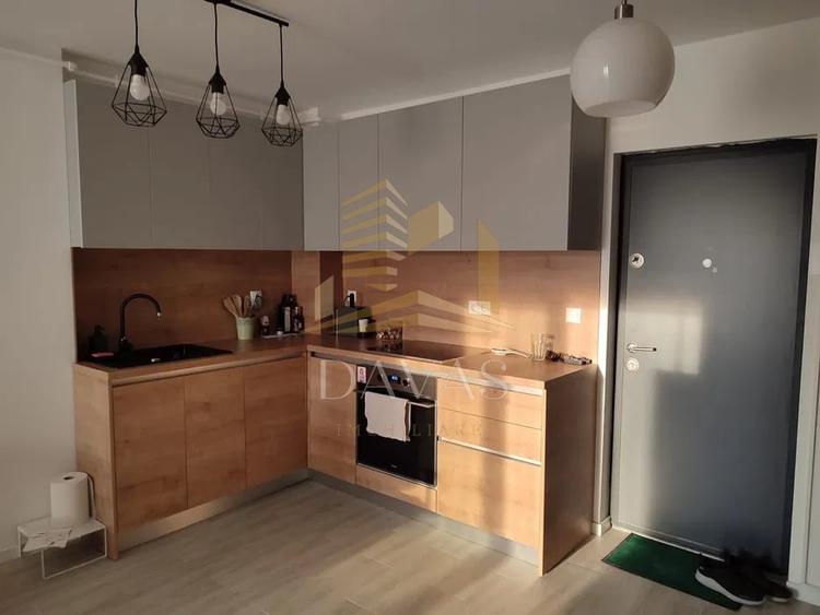 Apartament cu 3 camere semidecomandat, mobilat în Semicentral