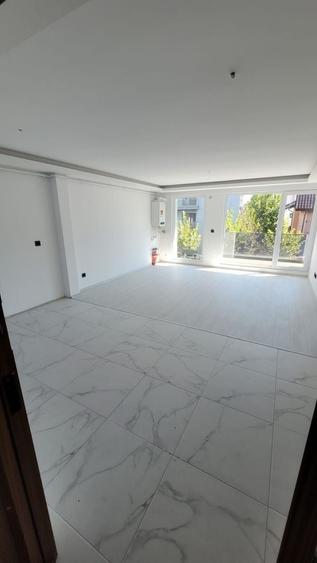 Apartament cu 3 camere decomandat în Theodor Pallady
