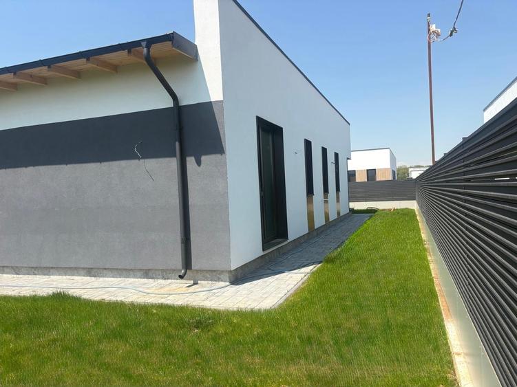 Casă individuală cu 5 camere cu Canalizare în Central