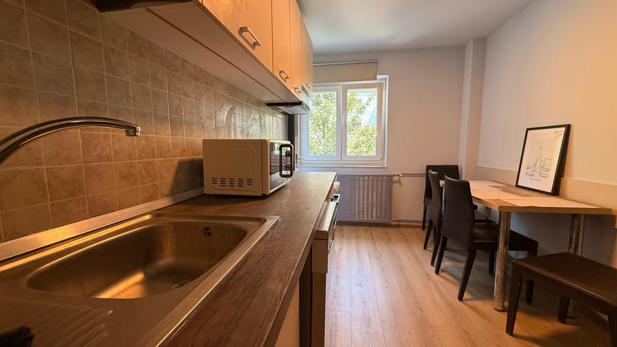 Apartament cu 3 camere decomandat în Aviației