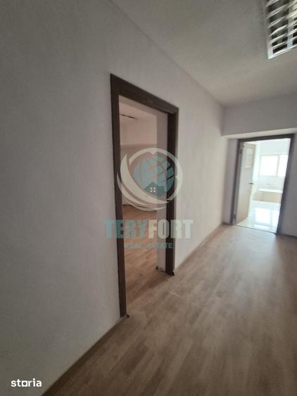 Spațiu comercial, de 400 mp, în Tei