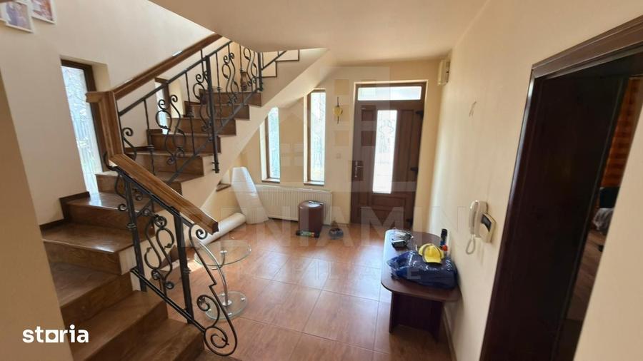 Casă cu 6 camere cu Teren 464 Mp în Cârcea