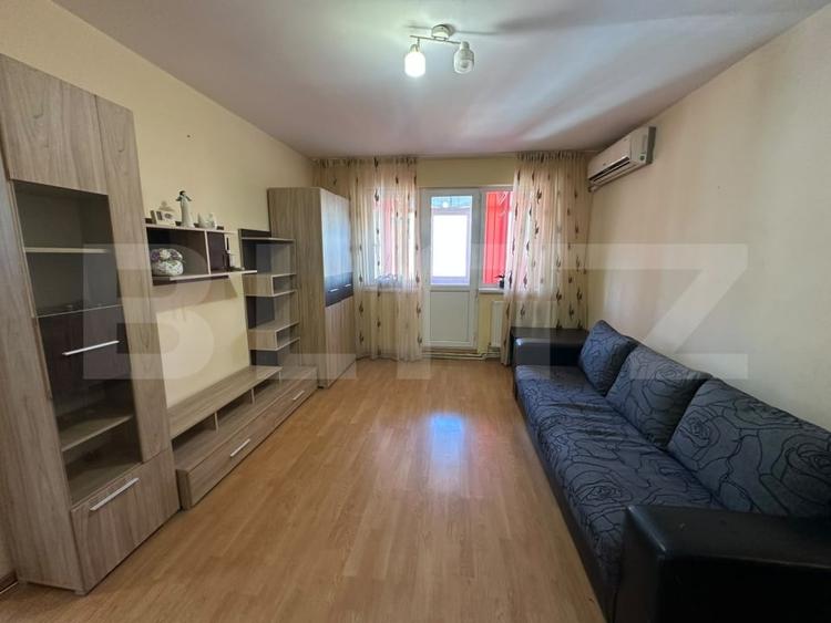 Apartament cu 3 camere semidecomandat, mobilat în Craiovița Nouă