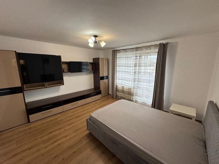 Apartament cu 3 camere decomandat în 7 Noiembrie