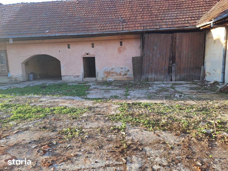 Casă cu 4 camere cu Teren 2000 Mp în Recea