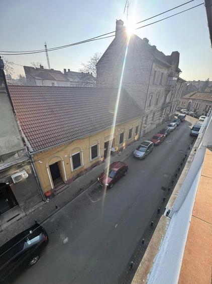 Apartament cu 2 camere, mobilat în Central