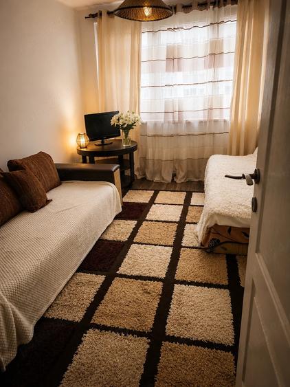 Apartament cu 3 camere decomandat în Torontalului