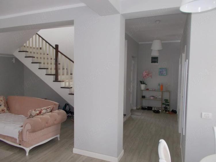 Casă cu 4 camere cu Teren 1190 Mp în Parța