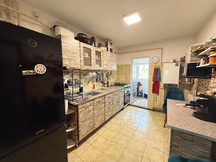 Apartament cu 3 camere decomandat în Tătărași