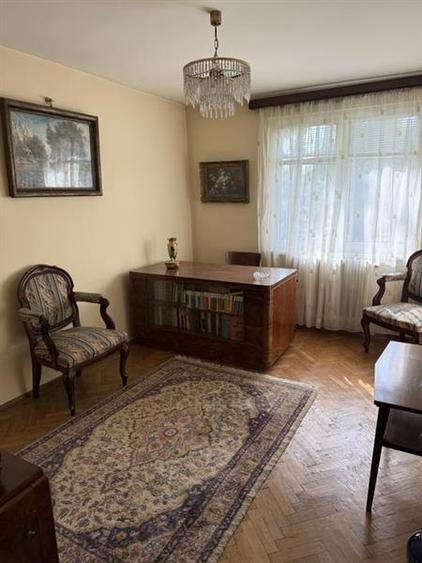 Apartament cu 3 camere semidecomandat în Obor