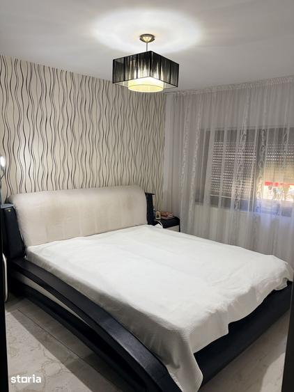 Apartament cu 3 camere decomandat în Exterior Vest