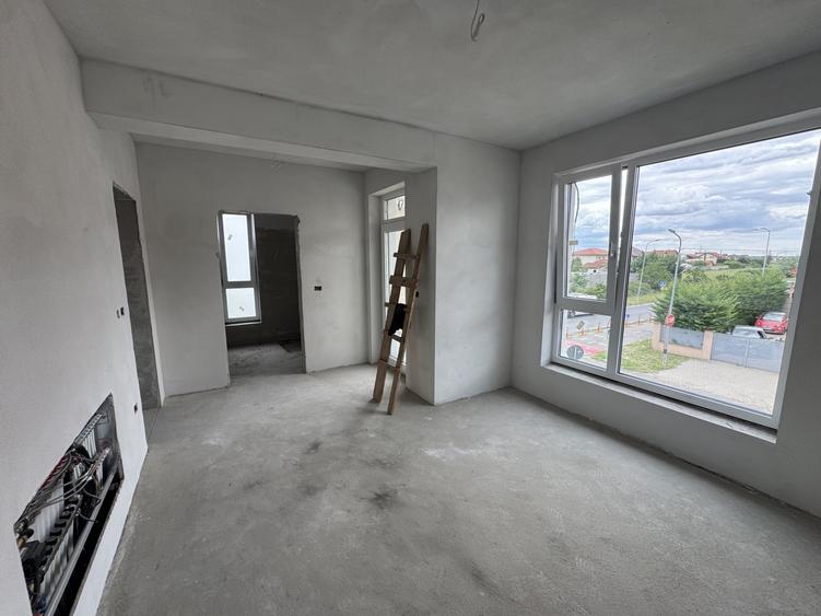 Duplex cu 4 camere cu Canalizare în Moșnița Nouă