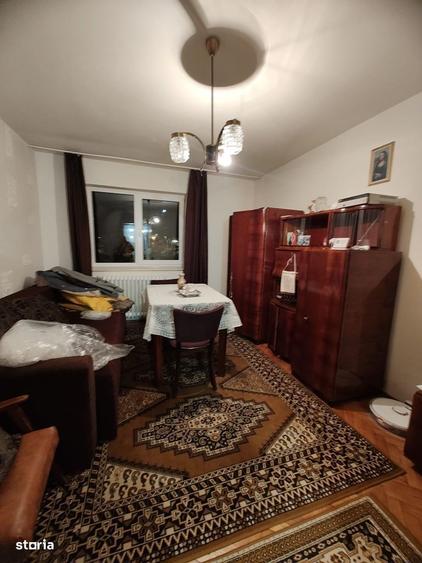 Apartament cu 3 camere decomandat în Progresul