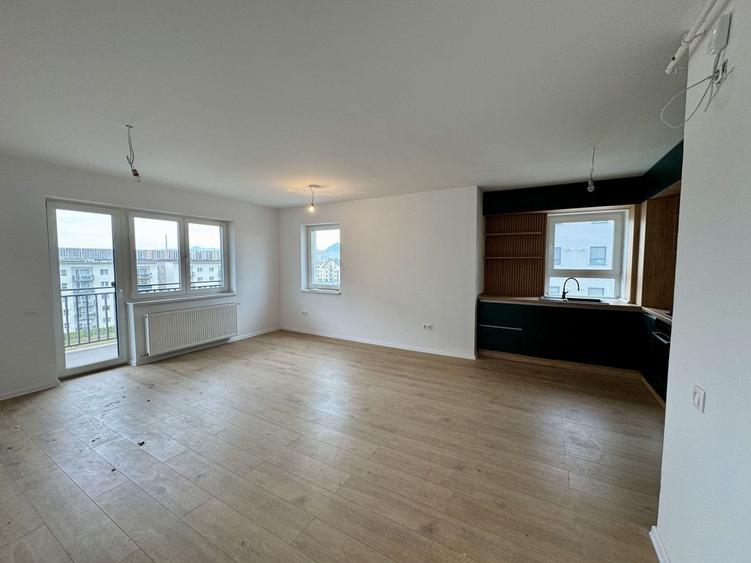 Apartament cu 3 camere decomandat, mobilat în Tractorul