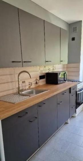 Apartament cu 3 camere, mobilat în Iancului