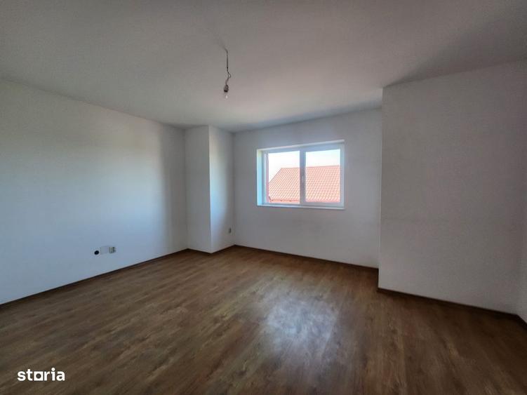 Casă cu 4 camere în Ștefănești