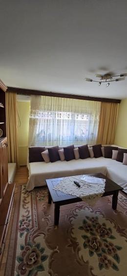 Apartament cu 3 camere decomandat, mobilat în Central