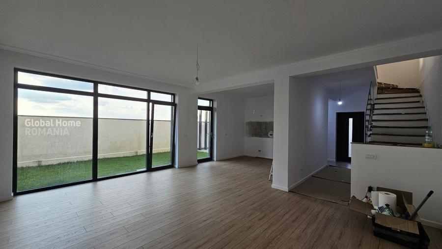 Duplex cu 5 camere cu Canalizare în Voluntari