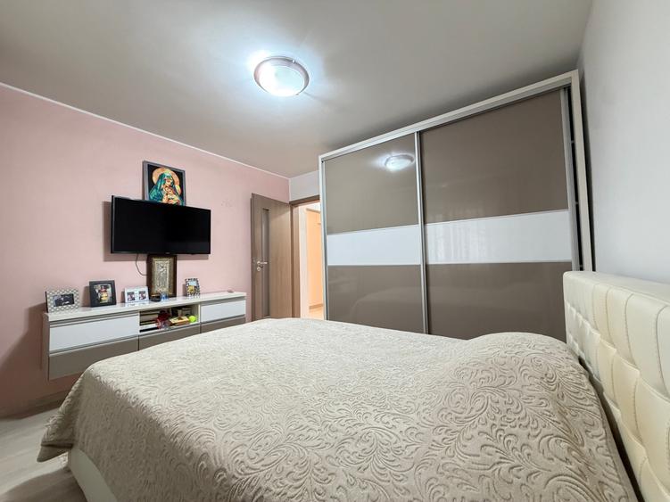 Apartament cu 4 camere decomandat în Nicolina