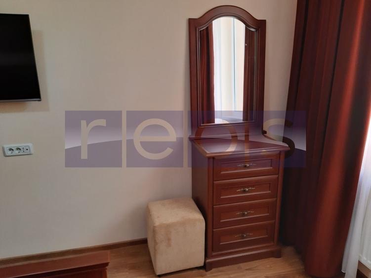 Apartament cu 3 camere decomandat, mobilat în Polonă