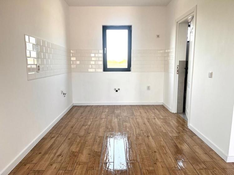 Casă cu 4 camere în Șimnicu de Sus