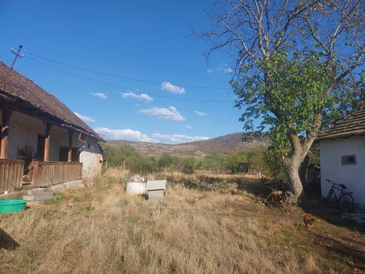 Casă cu 4 camere în Mocrea