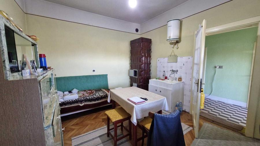 Casă cu 4 camere cu Canalizare în Central
