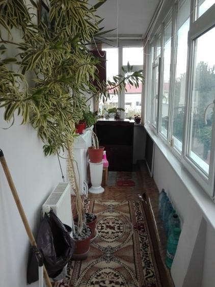 Apartament cu 3 camere decomandat, mobilat în Central