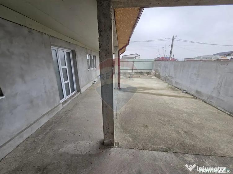 Casă cu 3 camere cu Teren 1000 Mp în Bătinești