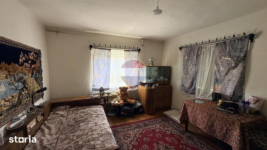 Casă cu 5 camere cu Teren 716 Mp în Central