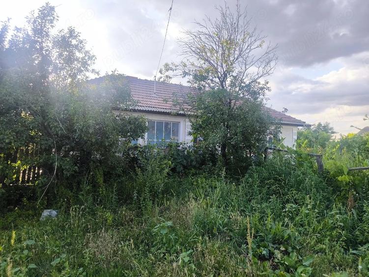 Casă cu 3 camere cu Teren 1900 Mp în Zorleni