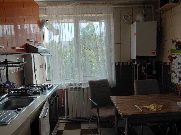 Apartament cu 3 camere semidecomandat în Abator