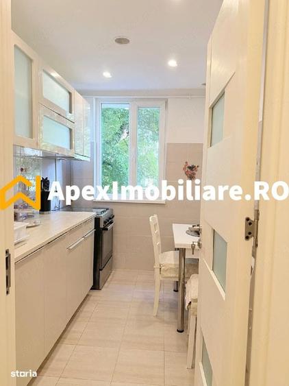 Apartament cu 3 camere semidecomandat în Central