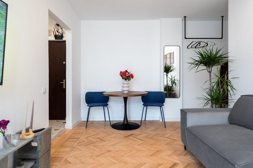 Apartament cu 2 camere semidecomandat, mobilat în Unirii
