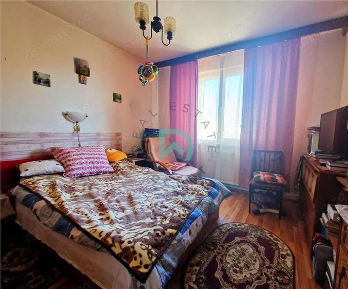 Apartament cu 3 camere decomandat în Astra