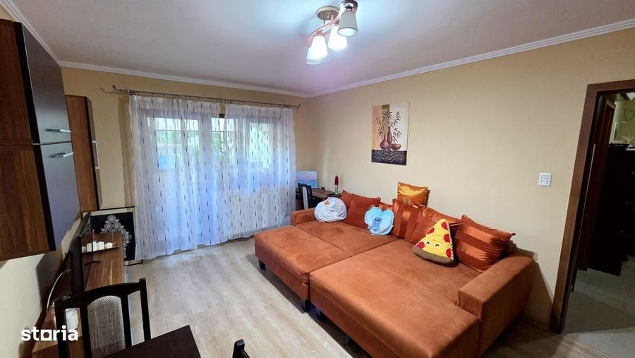 Apartament cu 3 camere decomandat în Aradului