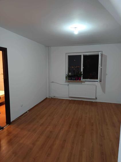 Apartament cu 2 camere semidecomandat în Buziașului