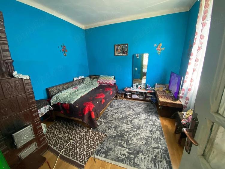 Casă cu 6 camere cu Teren 1300 Mp în Spătărei