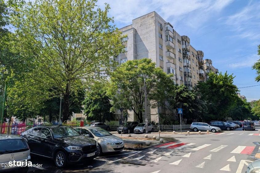 13 Septembrie - Parc, Decomandata, Bloc mixt 2001, 38 mp, Etaj 8 din 8 - 10