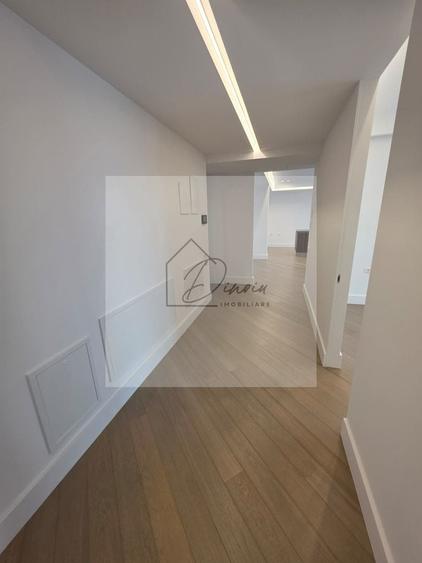 Apartament cu 4 camere decomandat, mobilat în Central