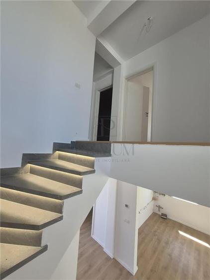 Duplex cu 5 camere cu Canalizare în Moșnița Nouă
