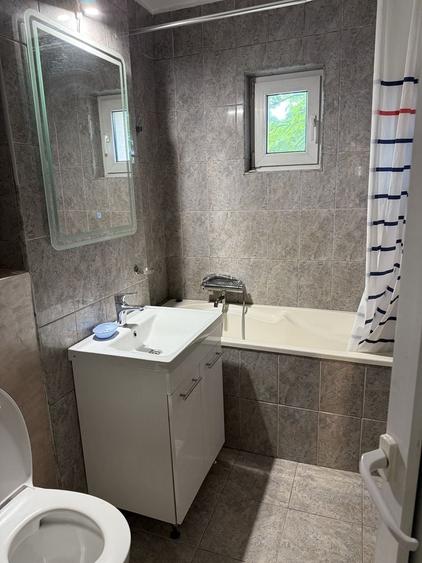 Apartament cu 4 camere decomandat în Exterior Vest