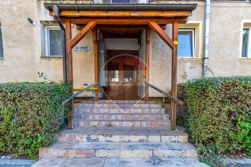 Garsonieră decomandată în Noua