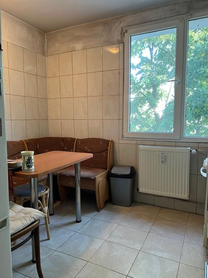 Apartament cu 3 camere decomandat în Drumul Taberei