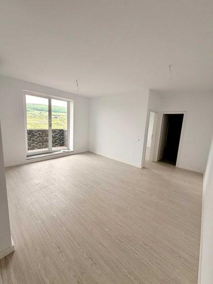 Apartament cu 3 camere semidecomandat în Exterior Vest