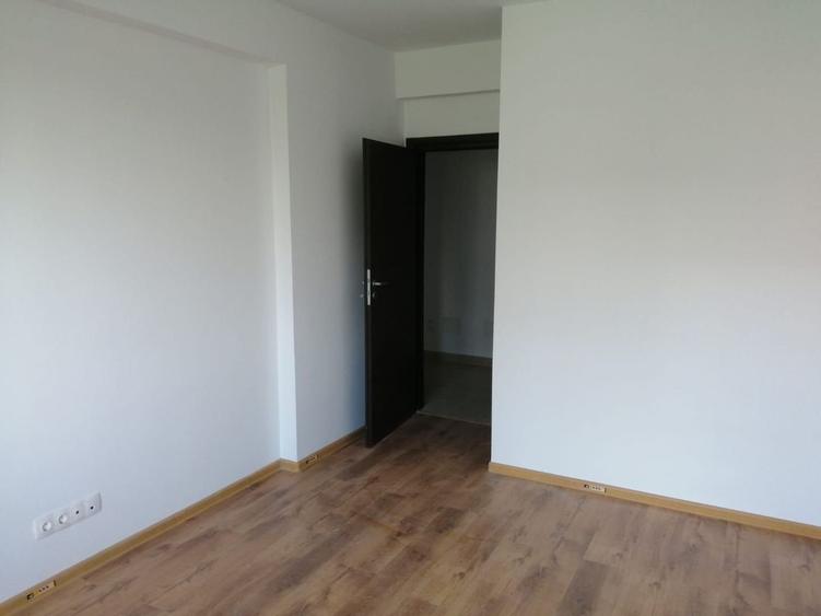 Apartament cu 3 camere decomandat în Brâncoveanu