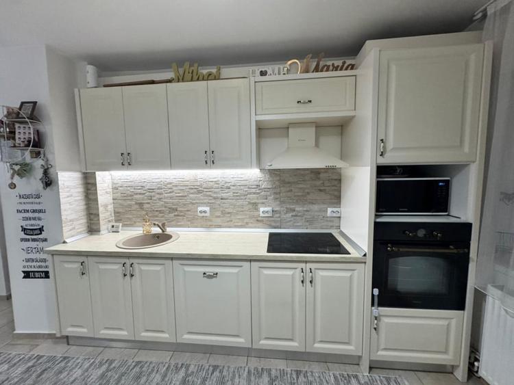 Apartament cu 3 camere decomandat, mobilat în Bogdan Vodă