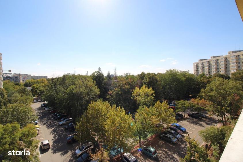 Apartament cu 3 camere semidecomandat în Titan